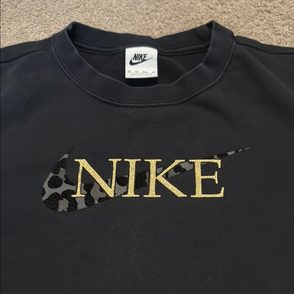 Nike Black Crewneck Sweatshirt Minimalist Design - Picture 7 of 7